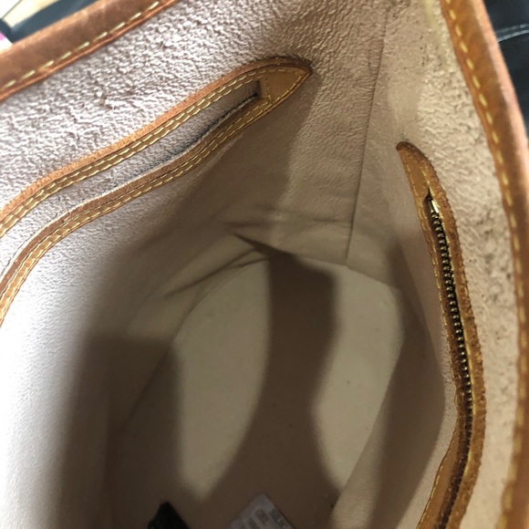 Authentic lv bucket - Picture 5 of 5